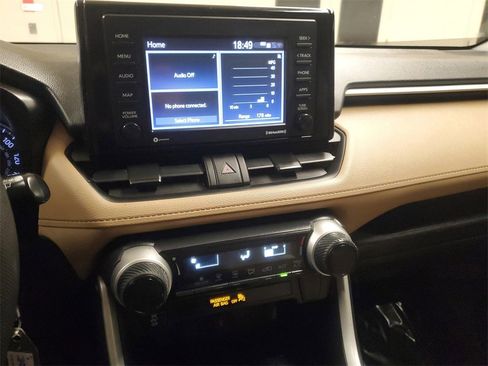 Used 2021 Toyota RAV4 LE image 24