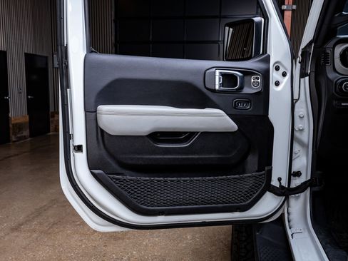 Used 2023 Jeep Gladiator Overland AWD/4WD image 36