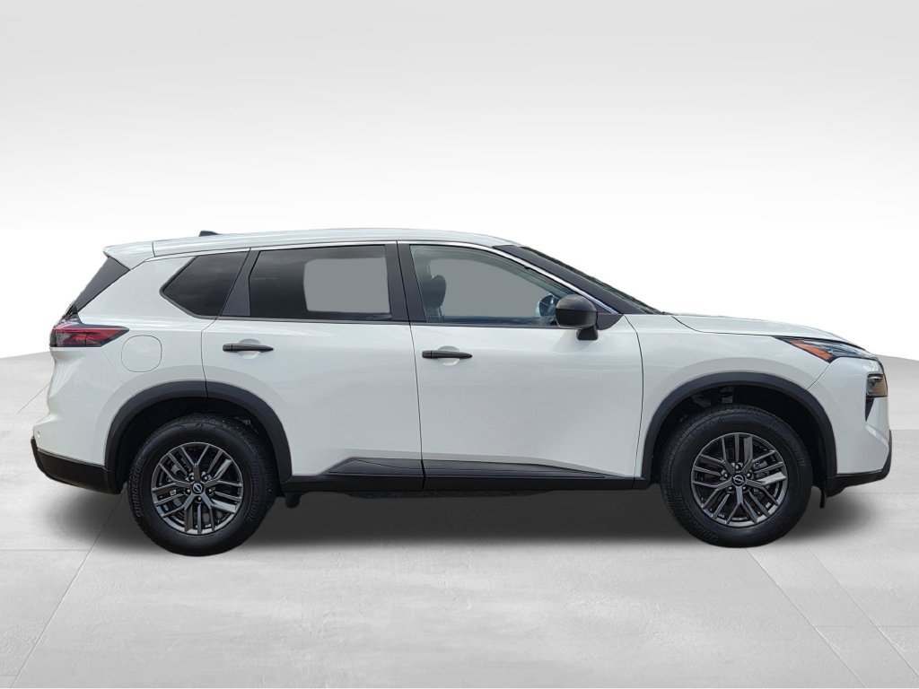 Used 2024 Nissan Rogue S FWD image 5