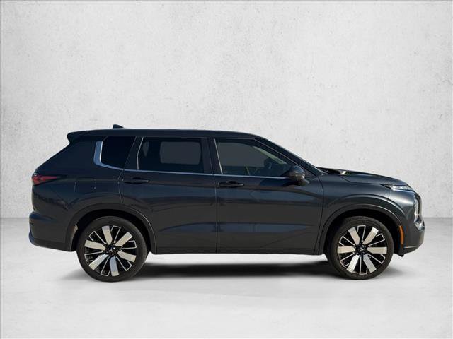 Used 2025 Mitsubishi Outlander SE FWD image 4