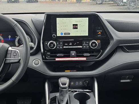 New 2025 Toyota Highlander XSE image 25