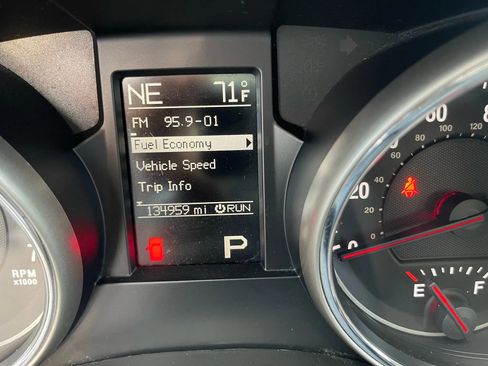 Used 2012 Jeep Grand Cherokee Laredo w/ Laredo E Group image 17