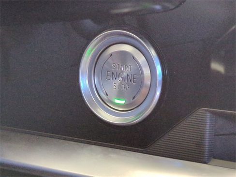 Certified 2025 Chevrolet Corvette Stingray Convertible w/ 1LT image 32