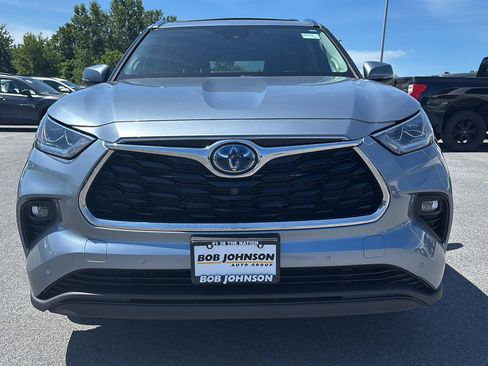 Used 2021 Toyota Highlander Limited AWD/4WD image 9