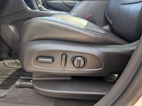 Used 2020 Chevrolet Equinox Premier FWD image 17