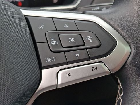 Used 2022 Volkswagen Tiguan SE image 23