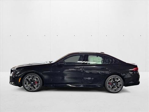 Used 2026 BMW 530i xDrive w/ M Sport Package AWD/4WD image 5