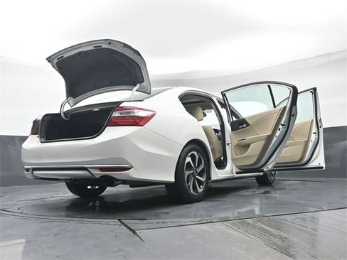 Used 2017 Honda Accord EX image 50