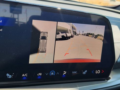 New 2025 Chevrolet Traverse LT w/ Enhanced Driving Package image 15