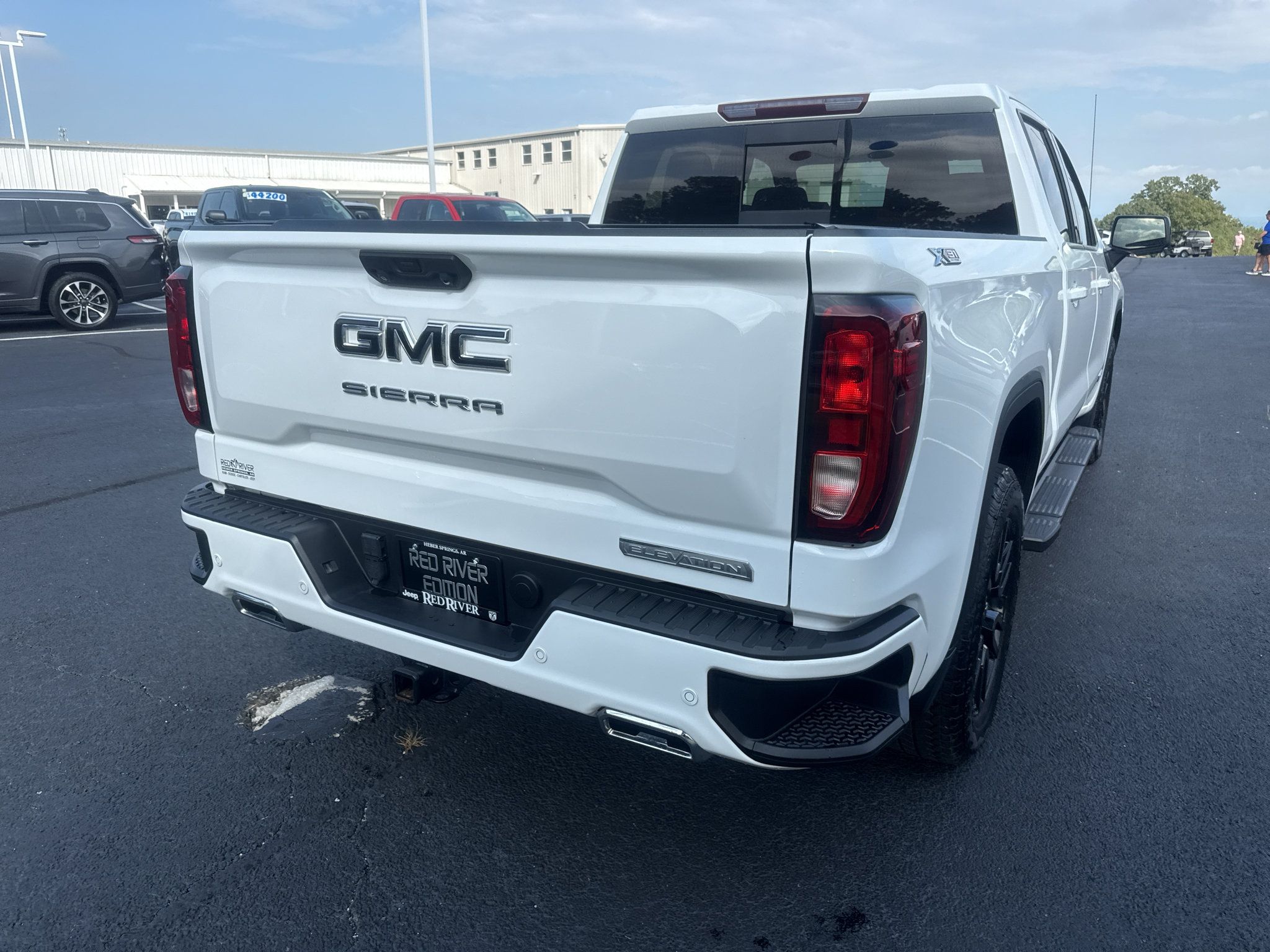 Used 2024 GMC Sierra 1500 Elevation w/ Elevation Premium Package AWD/4WD image 5