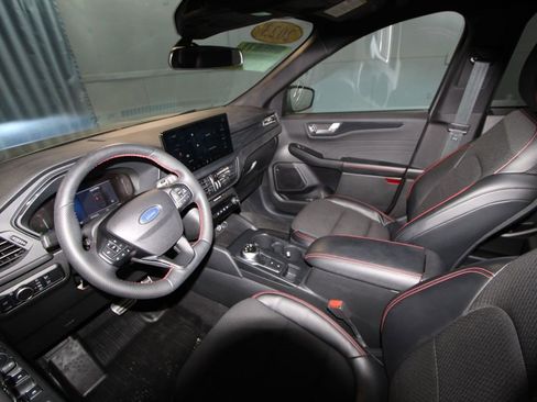 Used 2023 Ford Escape ST-Line w/ Tech Pack #1 AWD/4WD image 2