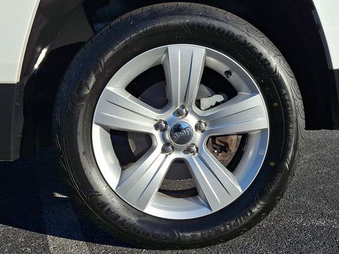 Used 2015 Jeep Patriot Latitude image 8