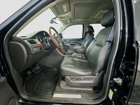 Used 2012 Cadillac Escalade Premium image 13