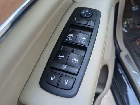 Used 2013 Jeep Grand Cherokee Overland RWD image 19