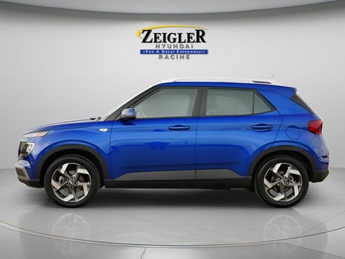 Certified 2025 Hyundai Venue SEL FWD image 4