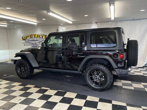 Used 2025 Jeep Wrangler Unlimited Sport AWD/4WD image 9