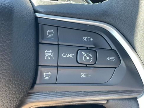 Used 2024 Jeep Grand Cherokee Altitude image 8