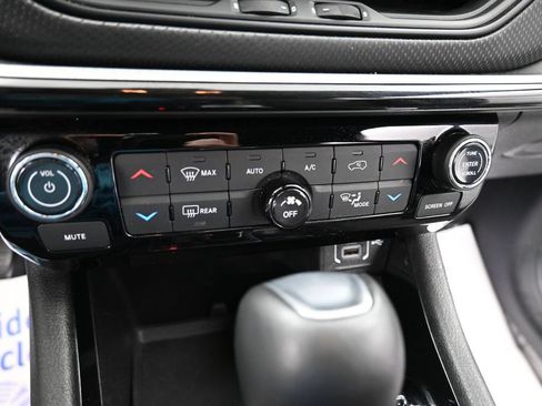 Used 2025 Jeep Compass Trailhawk AWD/4WD image 36