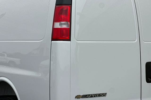 New 2026 Chevrolet Express 2500 w/ Driver Convenience Package RWD image 30