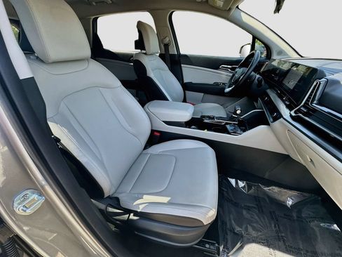 Used 2024 Kia Sportage EX FWD image 30