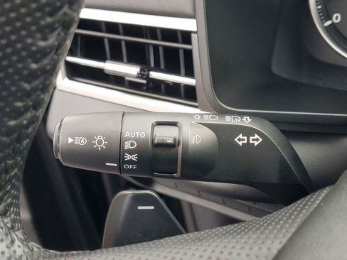 Used 2025 Mitsubishi Outlander SE AWD/4WD image 14