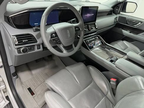 Used 2019 Lincoln Navigator L Select w/ Cargo Package AWD/4WD image 9