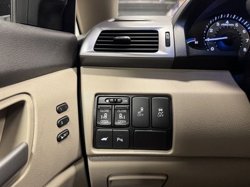 Used 2011 Honda Odyssey Touring Elite image 36