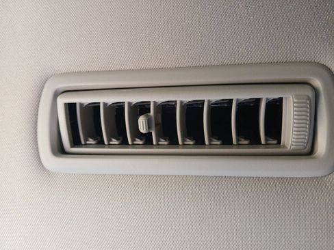 Used 2021 Toyota Highlander XLE FWD image 26
