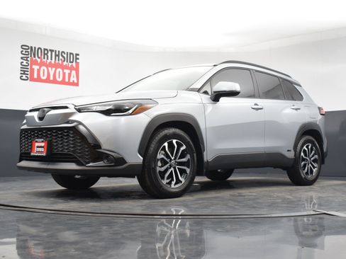 Used 2024 Toyota Corolla Cross SE image 32