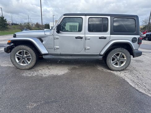 Used 2018 Jeep Wrangler Unlimited Sahara AWD/4WD image 2