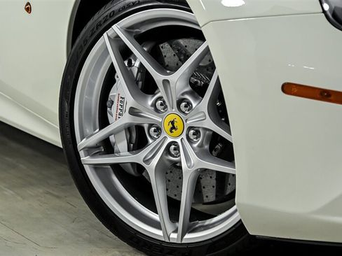 Used 2017 Ferrari California T RWD image 4