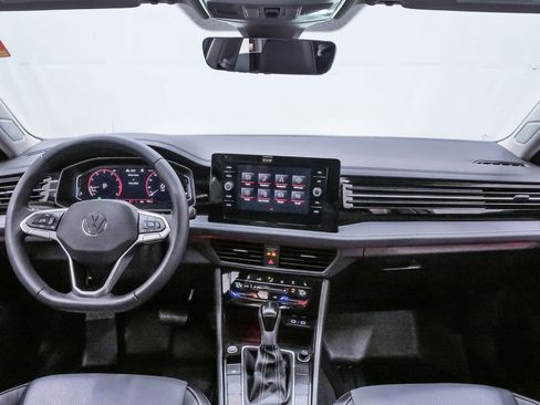 Used 2025 Volkswagen Jetta SEL image 16