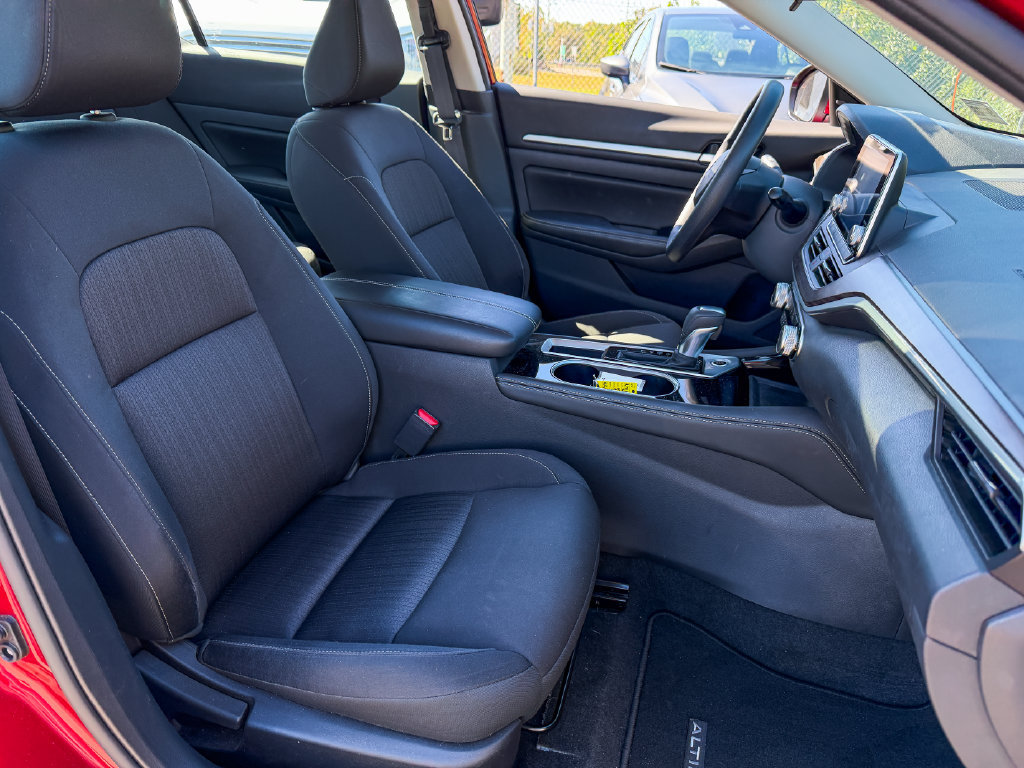 Certified 2023 Nissan Altima 2.5 SV FWD image 11