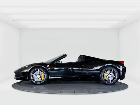 Used 2014 Ferrari 458 Spider image 2