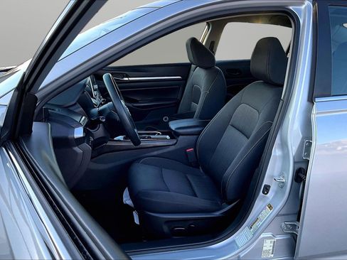 Used 2023 Nissan Altima 2.5 SV image 16