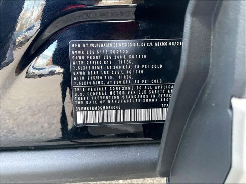 New 2025 Volkswagen Tiguan SE image 18