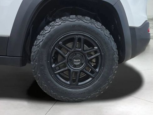 Used 2014 Jeep Cherokee Trailhawk w/ Technology Group AWD/4WD image 33