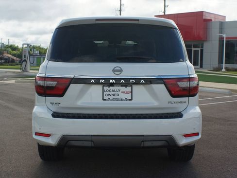 Used 2022 Nissan Armada Platinum w/ Captain's Chairs Package RWD image 3