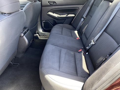 Used 2024 Nissan Altima 2.5 SV FWD image 14