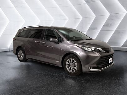 Used 2021 Toyota Sienna XLE
