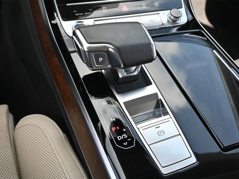 Used 2022 Audi A8 L 3.0T image 12