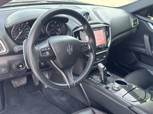 Used 2023 Maserati Ghibli Modena image 6