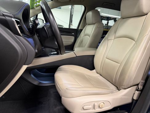 Used 2019 Buick Enclave Essence AWD/4WD image 30