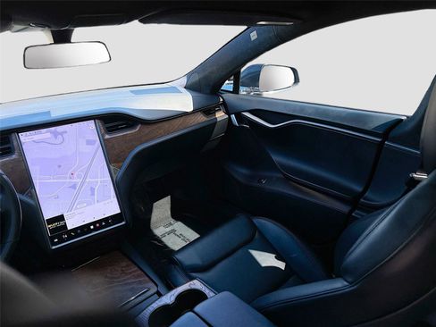 Used 2020 Tesla Model S Long Range Plus image 24