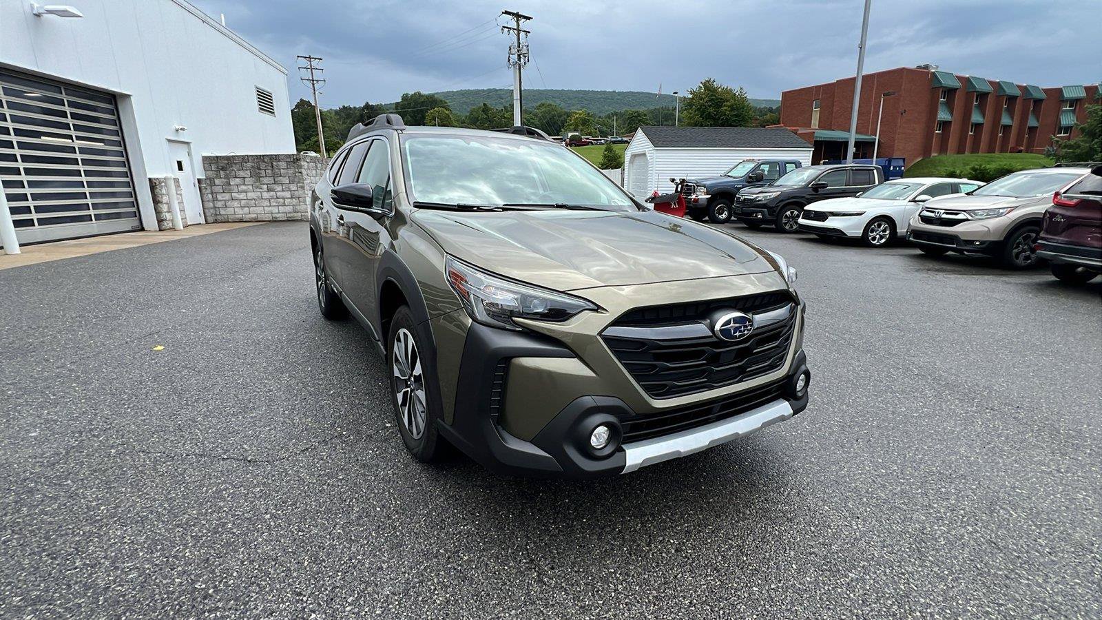 Used 2024 Subaru Outback Limited AWD/4WD image 2