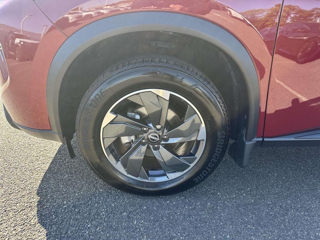 Certified 2025 Nissan Rogue SV AWD/4WD image 7