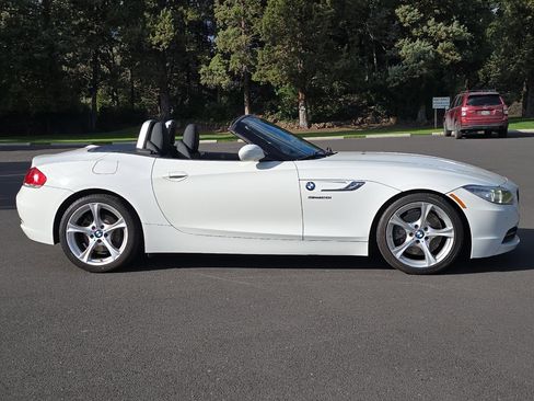 Used 2016 BMW Z4 sDrive28i image 3