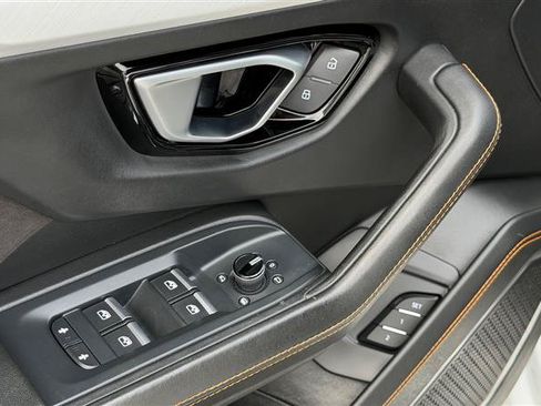Used 2020 Lamborghini Urus AWD/4WD image 28