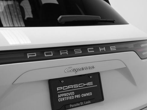 Certified 2023 Porsche Cayenne AWD/4WD image 17