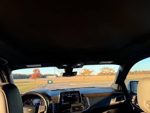 Used 2021 Chevrolet Suburban High Country w/ Premium Package image 13